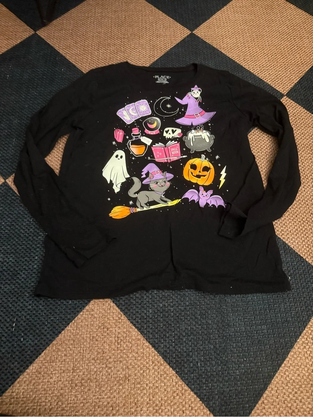 Bundle of 5 long sleeve shirts with graphic